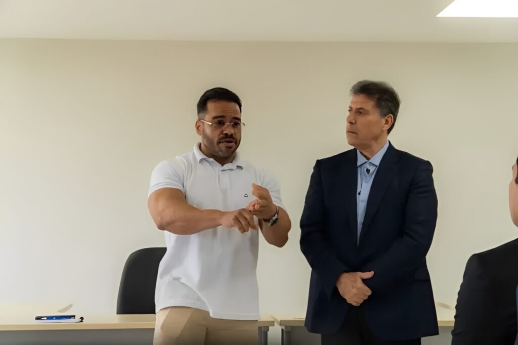 Presidente da Câmara Anderson Bocão e prefeito Lula Cabral em reunião institucional na cidade do Cabo de Santo Agostinho.