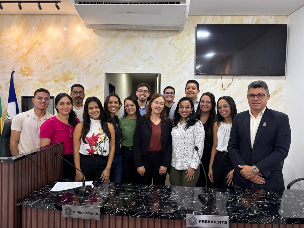 Equipe da Câmara de Chã Grande recebe comitiva da Câmara de Moreno em encontro institucional no plenário