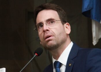 Vereador Eduardo Moura denuncia suposta perseguição com veículo ligado à Alepe Vereador Eduardo Moura denuncia suposta perseguição com veículo ligado à Alepe