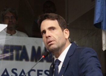 “Se eu tiver de escolher entre Raquel e João Campos, eu escolho Raquel”, dispara Eduardo Moura