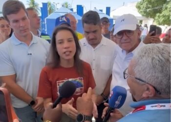 Raquel Lyra evita falar sobre apoio de Lula a João Campos e demonstra incômodo com o tema durante coletiva