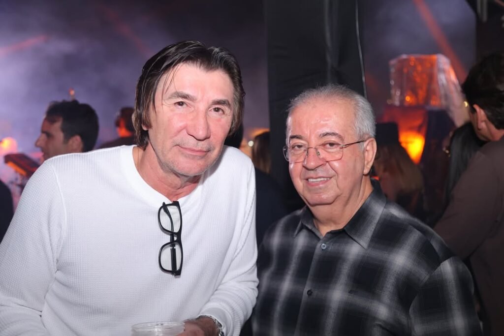Empresário Janguiê Diniz e o prefeito Joselito Gomes sorrindo lado a lado no São João de Gravatá.