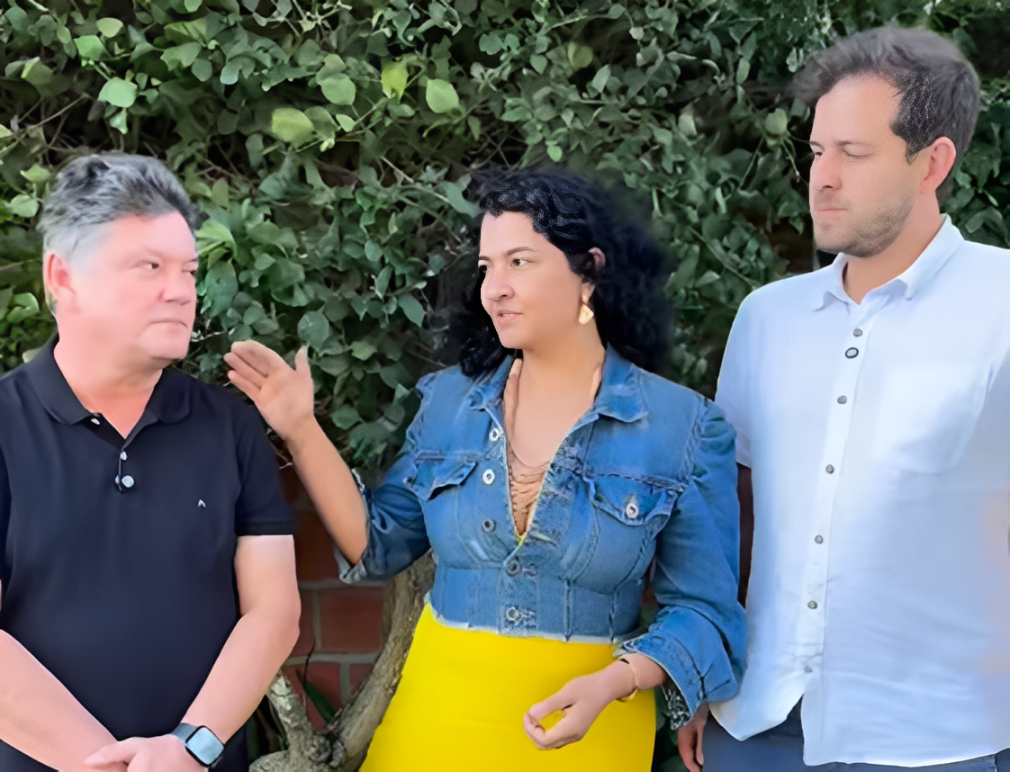 Sileno Guedes, Ninha Professora e Pedro Campos durante anúncio político em Gravatá