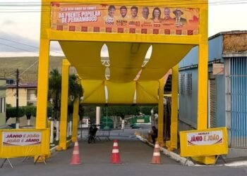Coligação de Raquel Lyra pede e TRE-PE manda PSB retirar pórtico de João Campos e aliados em Amaraji