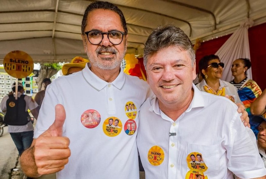 Sileno Guedes e Ozano Brito juntos durante ato político em Gravatá