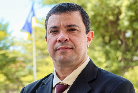 João Paulo de Lemos, vice-prefeito e secretário de Obras de Gravatá, filiado ao PSB, durante pronunciamento sobre apoio à governadora Raquel Lyra.