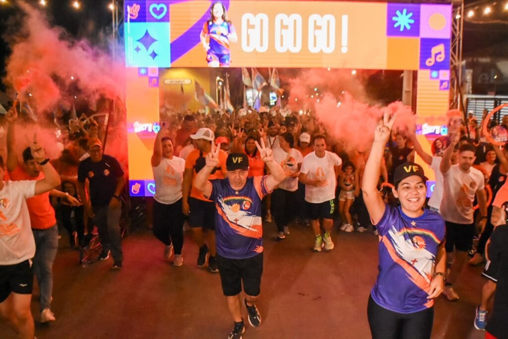 Viviane Facundes participa de corrida noturna com apoiadores em Gravatá