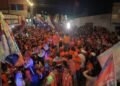 Multidão acompanha porta a porta de Viviane Facundes no Bairro Novo; Cruzeiro recebe mobilização nesta quarta (16) Multidão acompanha porta a porta de Viviane Facundes no Bairro Novo; Cruzeiro recebe mobilização nesta quarta (16)