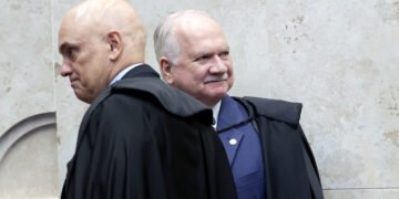 Moraes pede a Fachin investigação contra André Mendonça