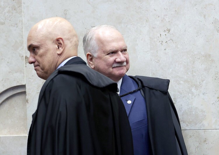 Moraes pede a Fachin investigação contra André Mendonça