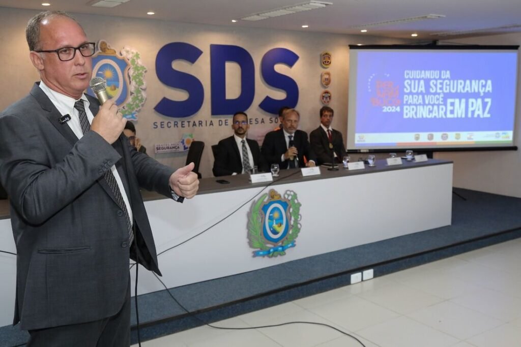 Alessandro Carvalho, então secretário de Defesa Social de Pernambuco, durante apresentação em evento da SDS