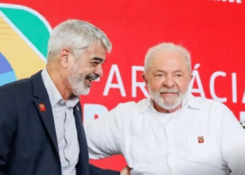 TRE-PE manda suspender propaganda de Humberto Costa com Lula após participação exceder limite no rádio