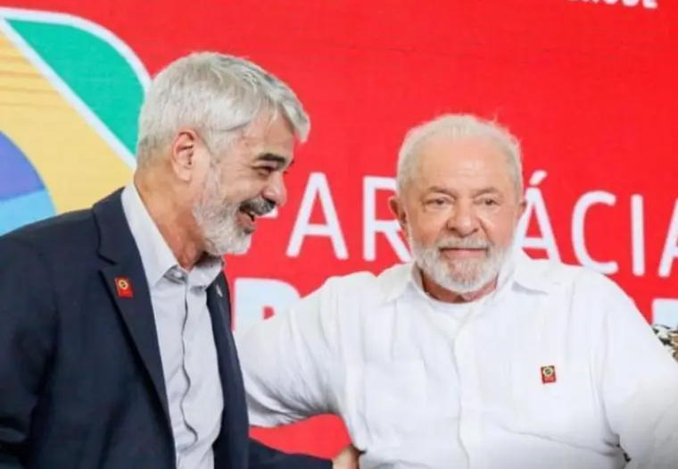 Humberto Costa e Lula aparecem juntos em evento de campanha eleitoral