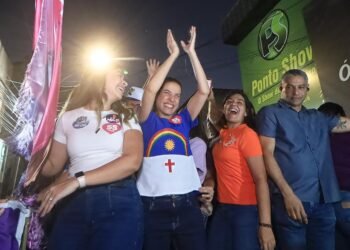 Viviane Facundes acompanha Raquel Lyra em Caruaru e impulsiona campanha no Agreste Viviane Facundes acompanha Raquel Lyra em Caruaru e impulsiona campanha no Agreste