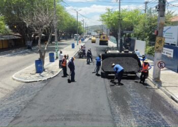 Capeamento asfáltico avança na Avenida Joaquim Didier, em Gravatá