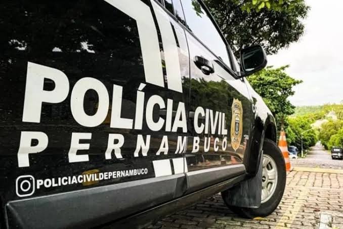 Viatura da Polícia Civil de Pernambuco em rua durante divulgação do concurso PCPE 2026