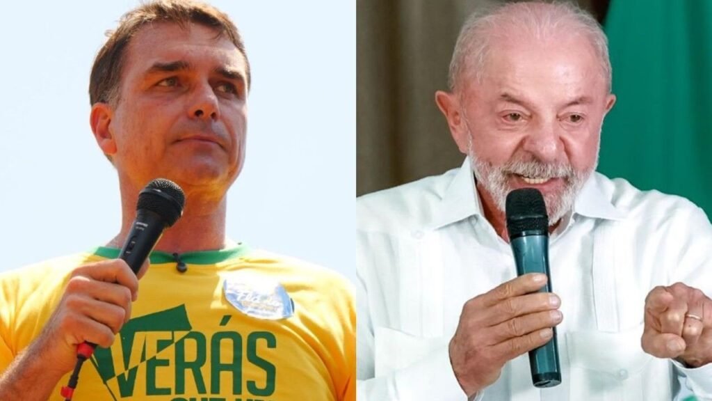 Montagem fotográfica com Flávio Bolsonaro à esquerda, vestindo camisa amarela com a frase 'VERÁS QUE UM FILHO TEU NÃO FOGE À LUTA', e Luiz Inácio Lula da Silva à direita, vestindo camisa branca guayabera. Ambos seguram microfones e estão em clima de disputa eleitoral.