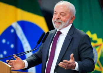 Lula anuncia PEC para garantir transporte público gratuito nos fins de semana