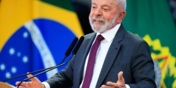Lula anuncia PEC para garantir transporte público gratuito nos fins de semana
