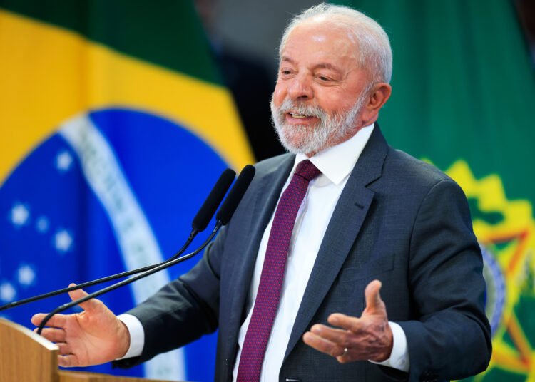Lula anuncia PEC para garantir transporte público gratuito nos fins de semana