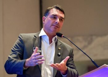 TSE alega falha técnica e anuncia nova exibição de propaganda de Flávio Bolsonaro